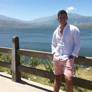 Meet your Posher, Gastón